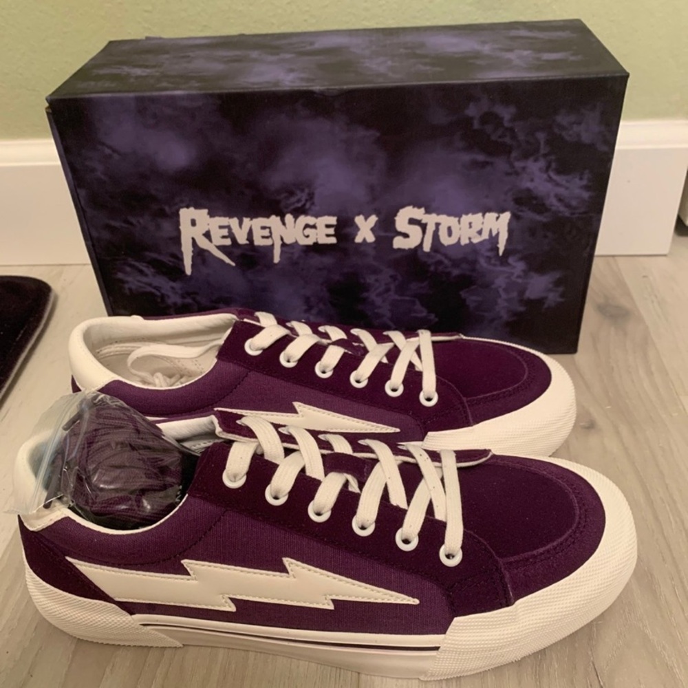 NEW! Revenge X Storm Vol. 2 Low-Top Dark Violet White, Size 9- Extra Laces